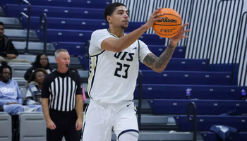 Tye Banks playing basketball