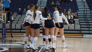 UIS volleyball huddle