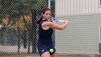 Ema Norma Bordean playing tennis
