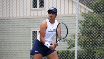 Alisha Deogaonkar playing tennis