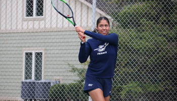 Cristina Mendoza Ramero playing tennis