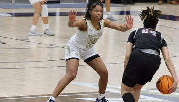 Emari Doby on defense