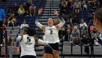 Madi Siefken setting for UIS volleyball