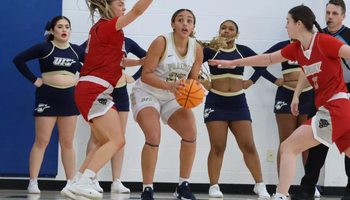 Allysia McDaniel playing basketball