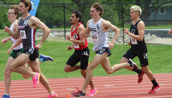 Cort Ross running the 1500