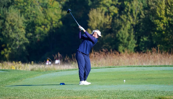 Gracie Russell golfing for UIS