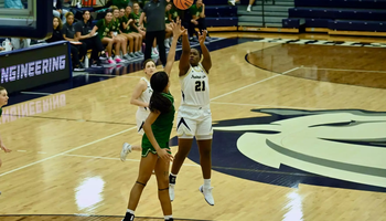 Alandyn Simmons shooting a three-pointer