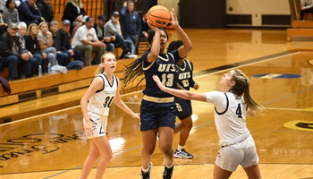 Emari Doby shooting the ball