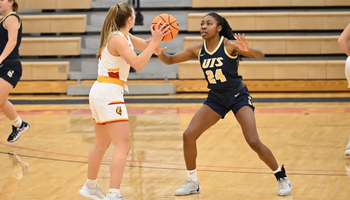 Niyah Udoiwod playing defense