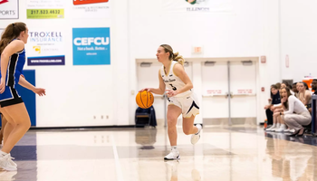 Julia Mingus playing basketball