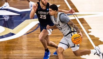 Tye Banks playing basketball at UIS