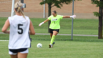 Gigi Yurevich in goal for the UIS prairie stars