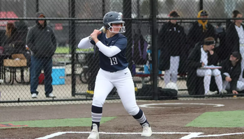 Hailey Niebrugge batting