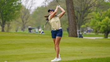 Sara Prieto golfing