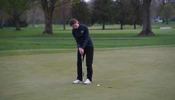Lia Rody putting