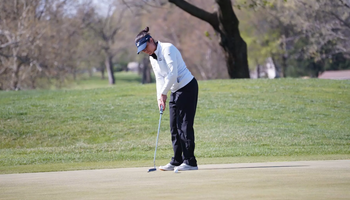 Sara Prieto putting