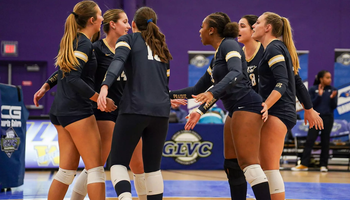UIS Volleyball huddle