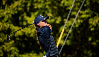 Elaine Grant golfing