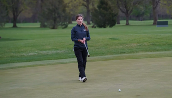 Lia Rody putting