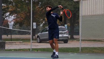 Lukas Pieringer playing tennis