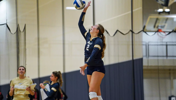Madison Siefken playing volleyball