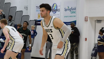 Max Kunnert playing basketball