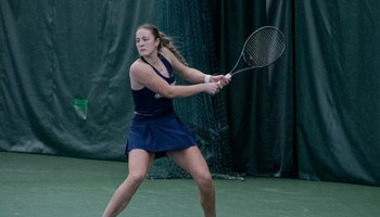 Niamh Grogan playing tennis