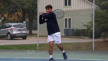 Pablo Herrera playing tennis