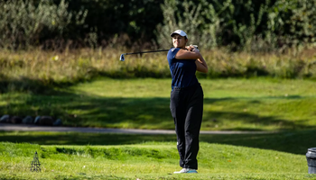 Sara Prieto golfing