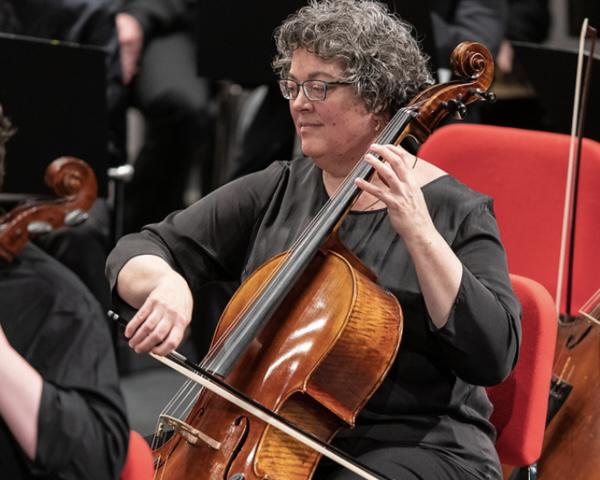 woman playing cello at concert