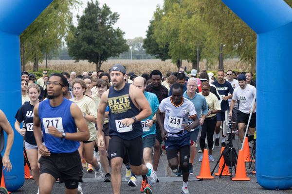 Running cross the start line at the 2024 Prairie Stars 5K