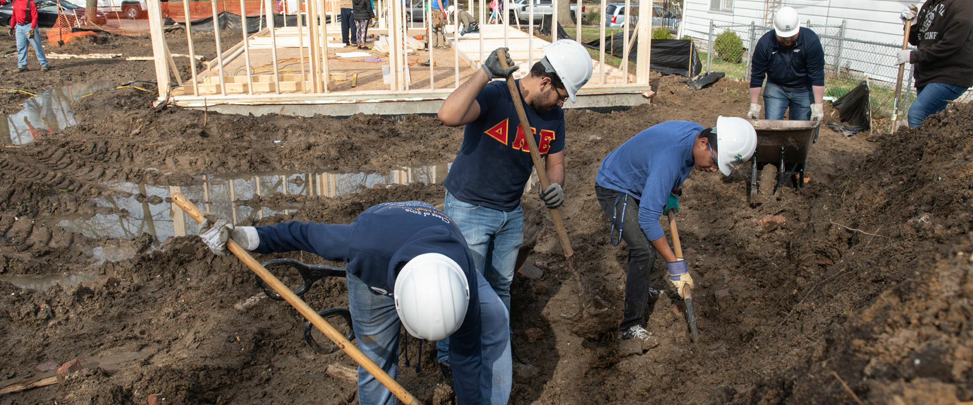 UIS Students build a Habitat for Humanity house