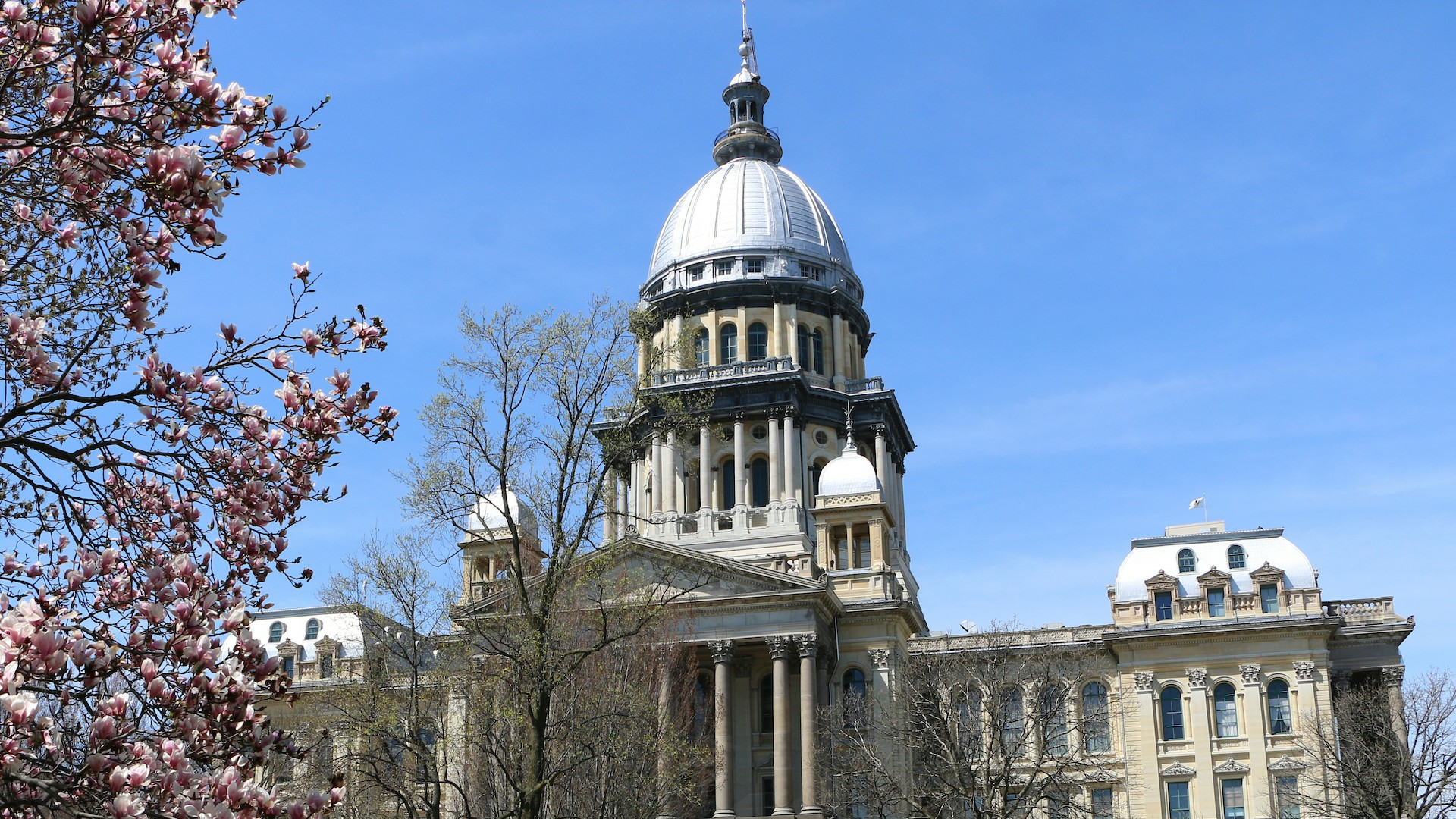 Illinois Capitol, exterior