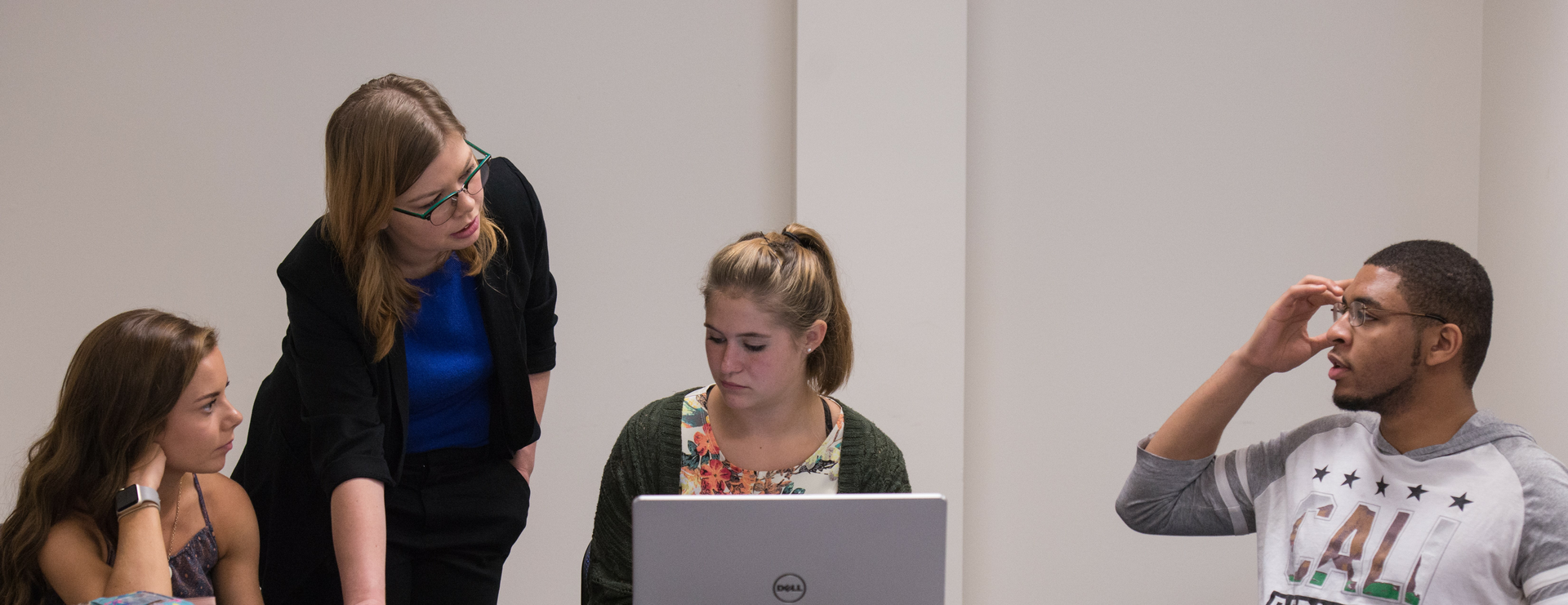 English subpage image, people gathered around a laptop